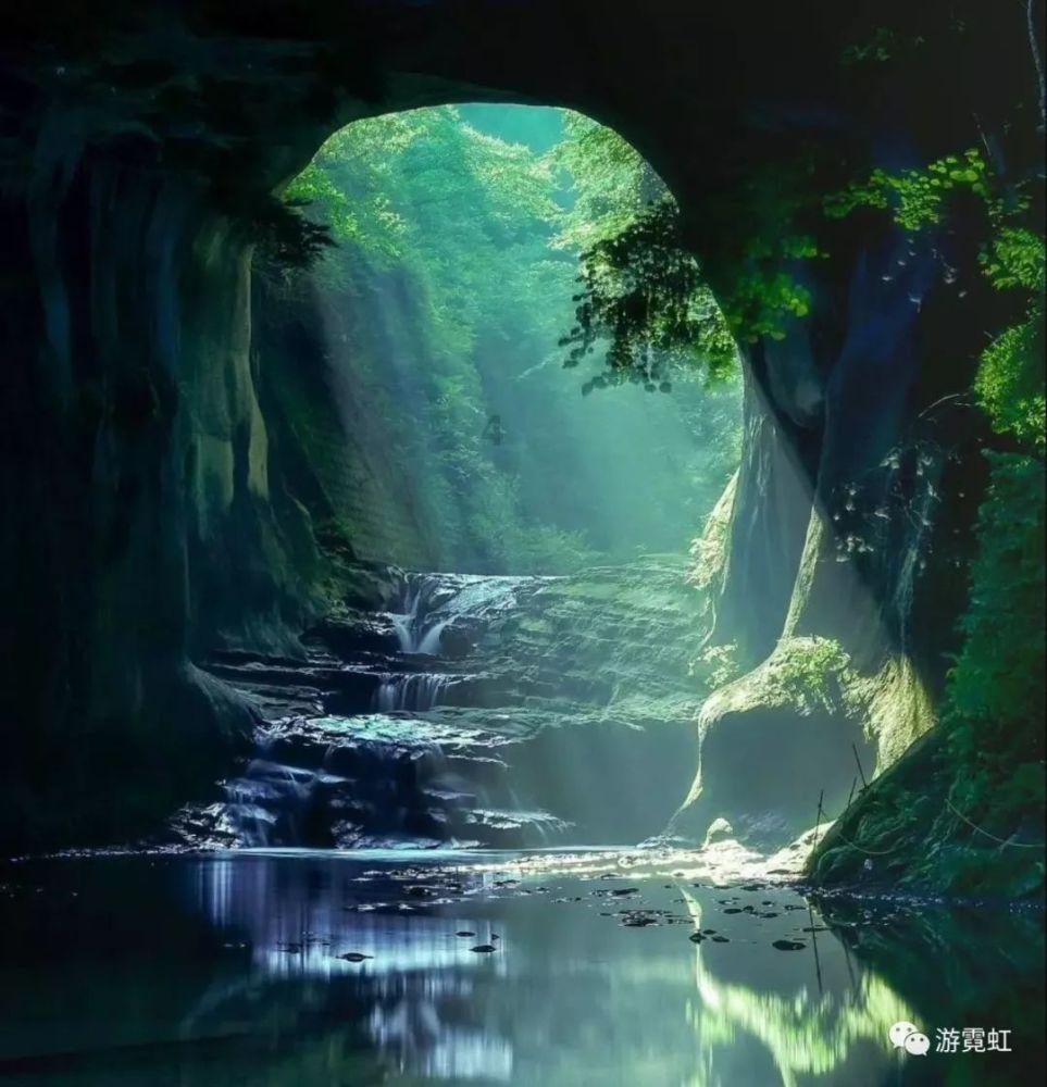 救援爱图画的男孩